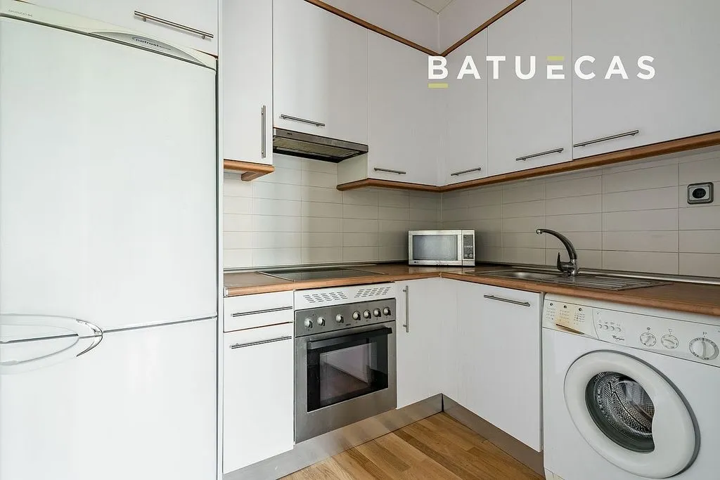 Cuisine - Apartment with Balcony in Embajadores, Madrid