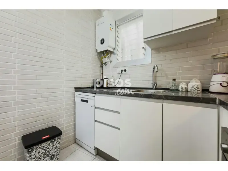 Cuisine - Furnished Apartment with Balcony in Sants-Badal