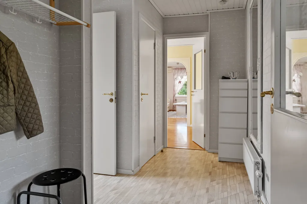 Entrée - 1-Storey Villa with Garden in Sollentuna