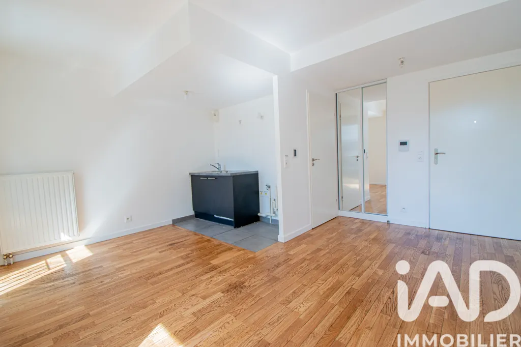 Pièces - Studio avec Ascenseur et Luminosité à Montrouge