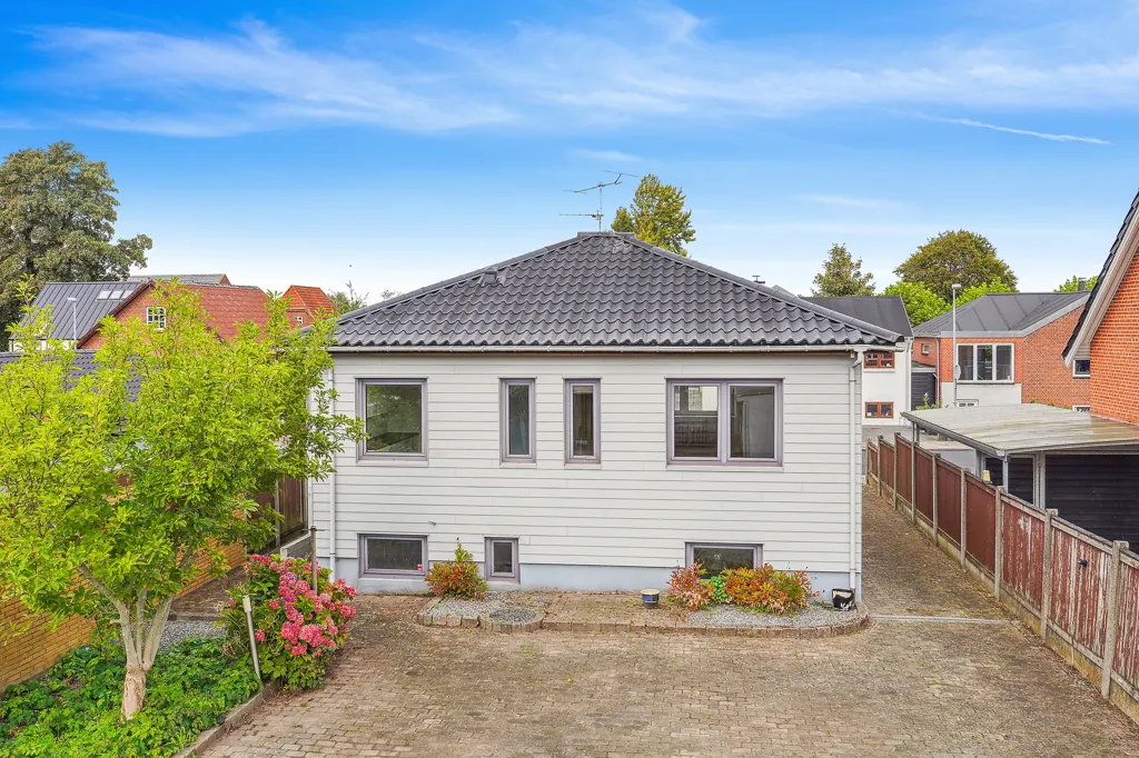 Extérieur - Villa with Potential for Renovation in Herning