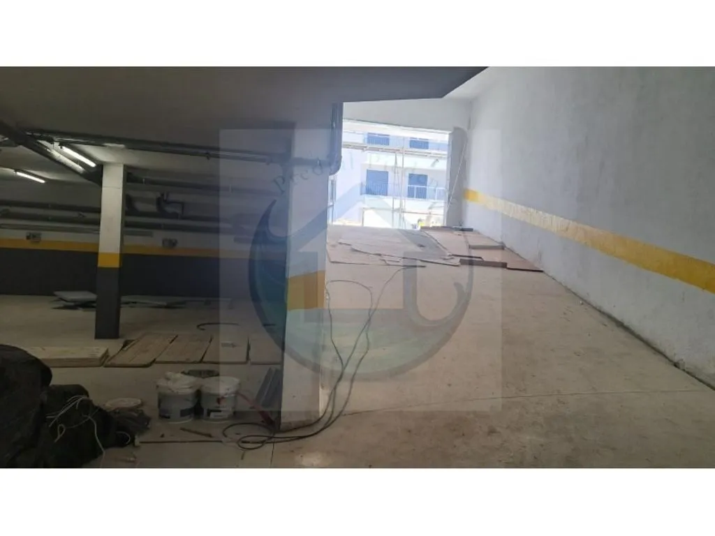 Garage - Luxury 3-Bed Flat with Terrace in Castelo, Sesimbra
