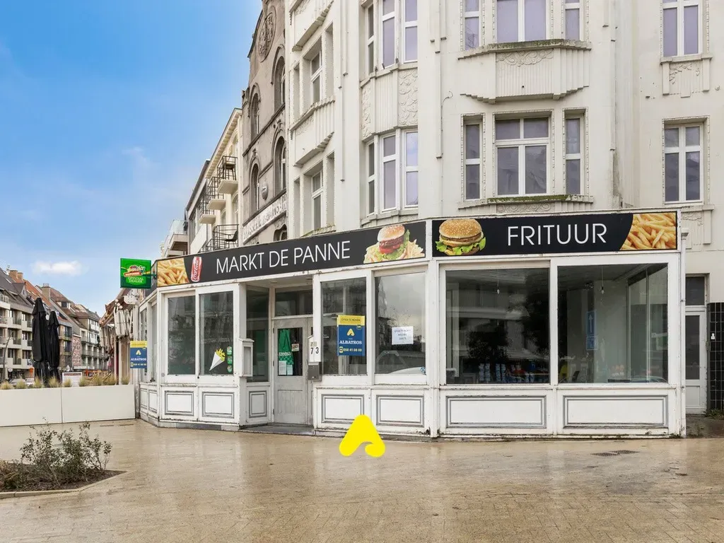 Extérieur - Friterie Équipée sur la Place Centrale à De Panne