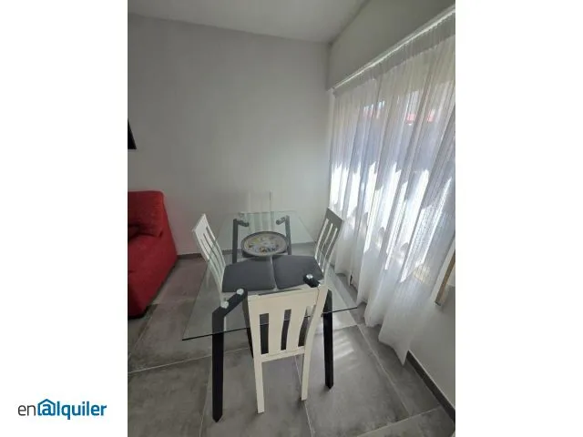 Salle à manger - Modern Flat with Balcony in City Centre
