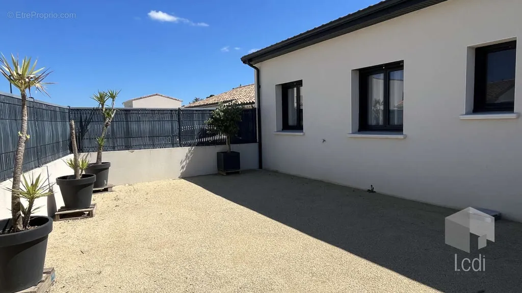 Giardino - Recent Flat-Plan House with Terrace in Montélimar