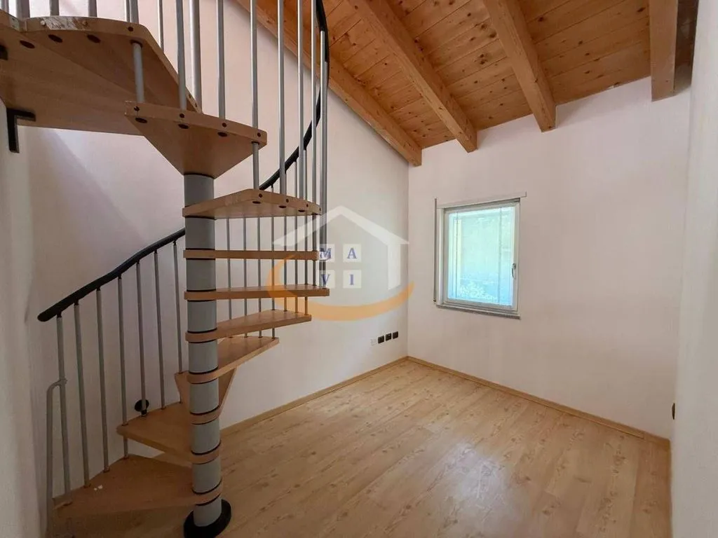 Pièces - Luxury Penthouse with Lake View in Nago-Torbole