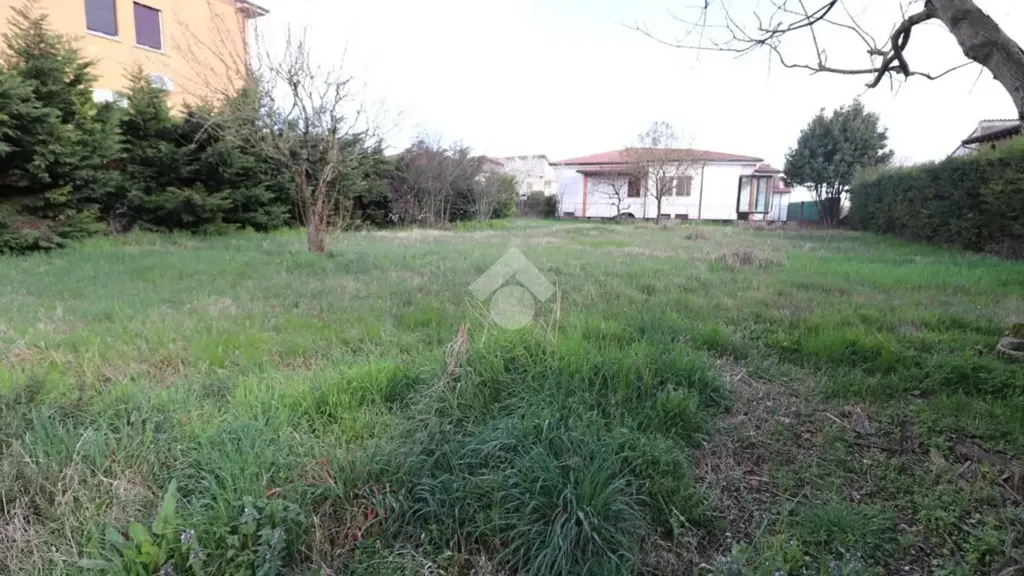 Jardin - Modern Villa with Garden in Marmirolo
