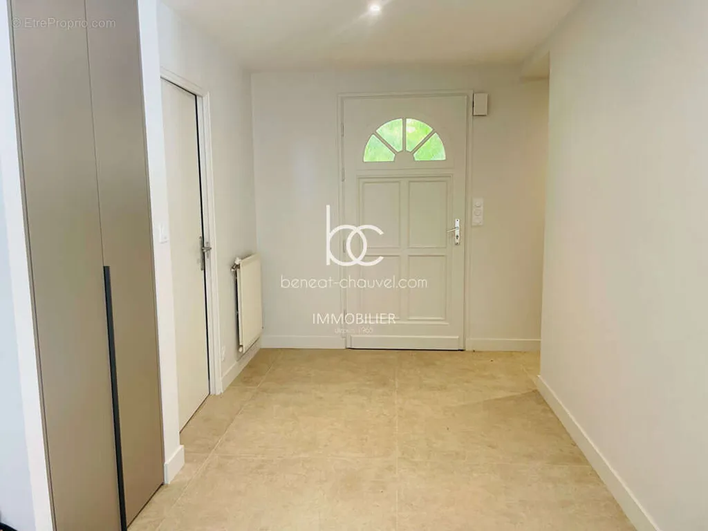hallway_entrance