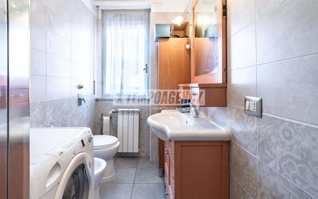 Bagni - Rear-Facing Bilocale with Balcony in Garbagnate Milanese