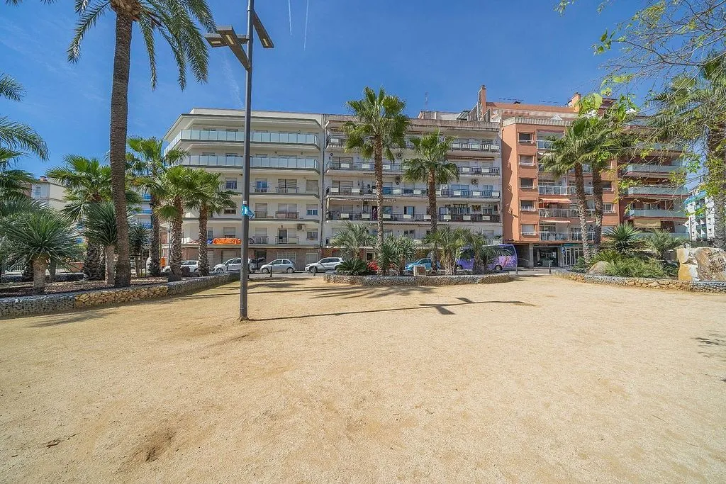 Apartment with Terrace in Centre Pineda de Mar
