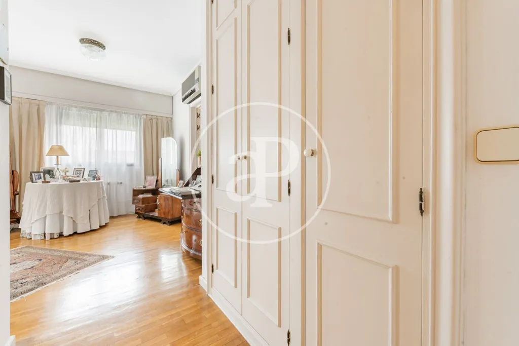 Esik - Chalet with Pool in Parque Conde de Orgaz