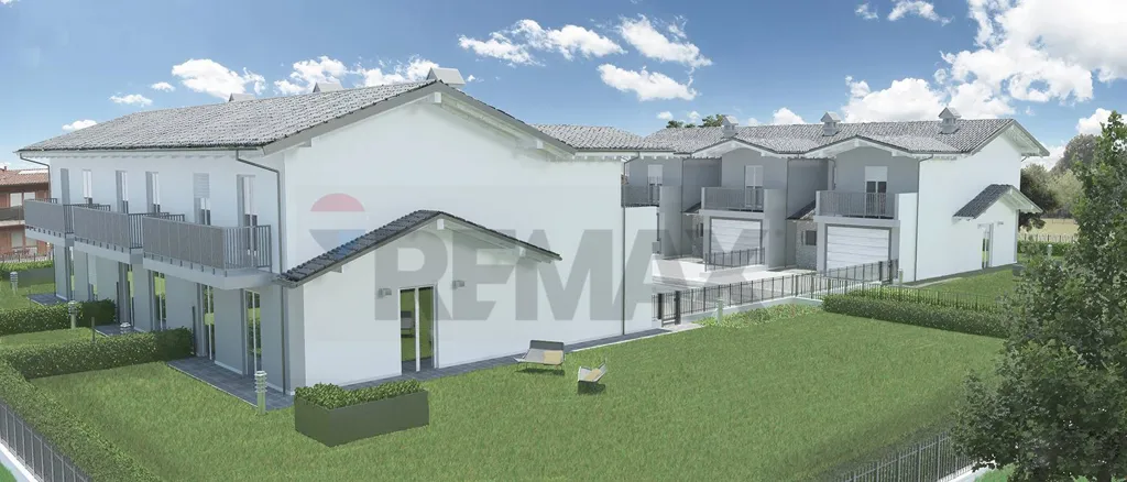 Rustic Farmhouse with Development Potential in Medolago