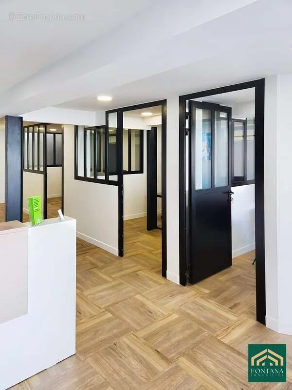 Bureau - Local Commercial Rénové avec Plateau à Moulins