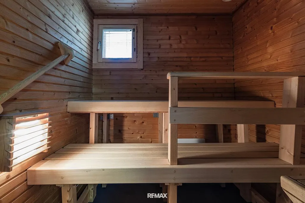Pièces - End-Unit Apartment with Sauna in Tarvasjoki Centre