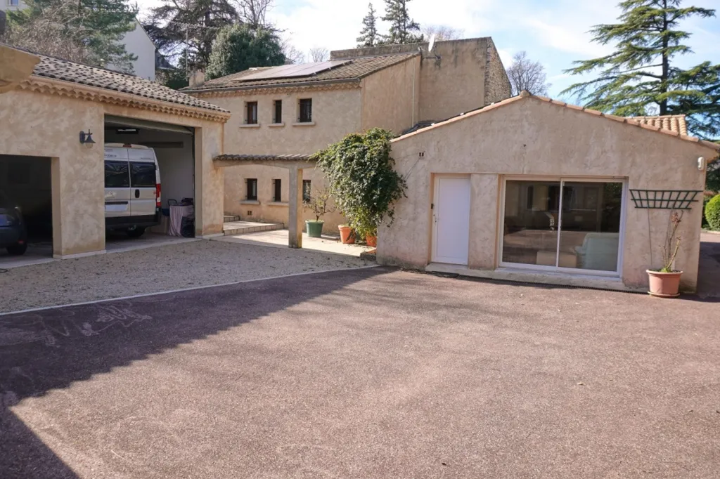 Esterno - Provencal Villa with Pool in Valence