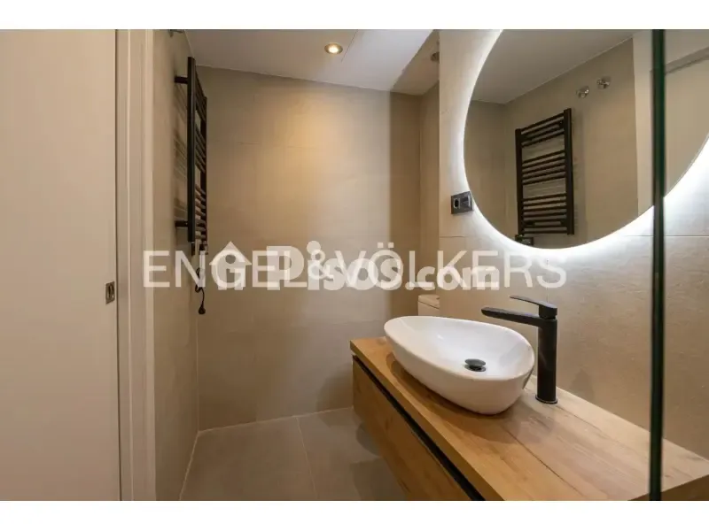 Vannitoad - Furnished Flat with Pool in Fuencarral