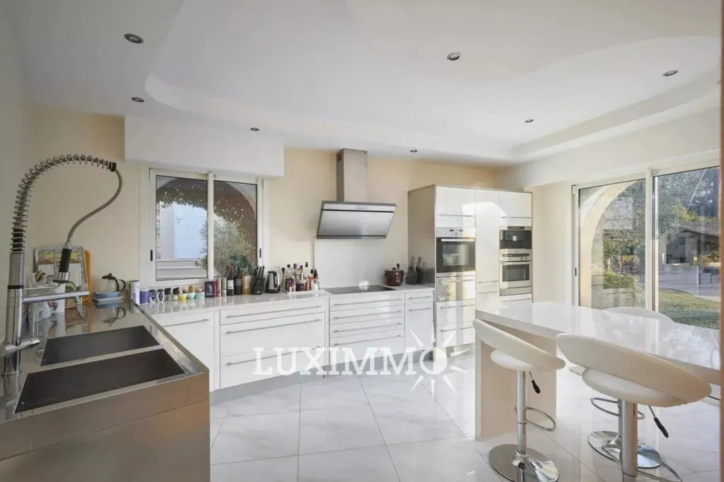 Cuisine - Villa avec Vue Panoramique à Mougins