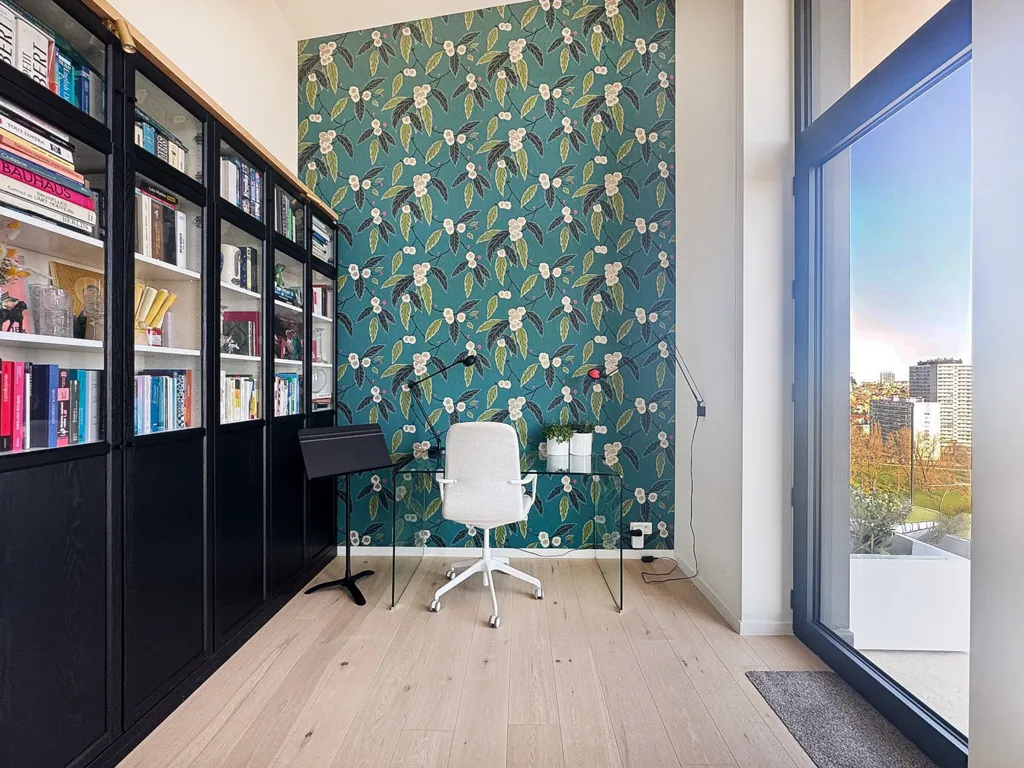 Bureau - Penthouse avec Terrasse Panoramique au Cœur du Canal