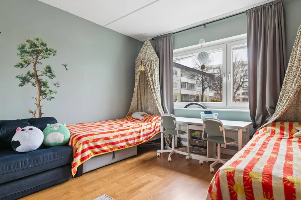 Dormitorios - Bright Apartment with Balcony in Brandbergen