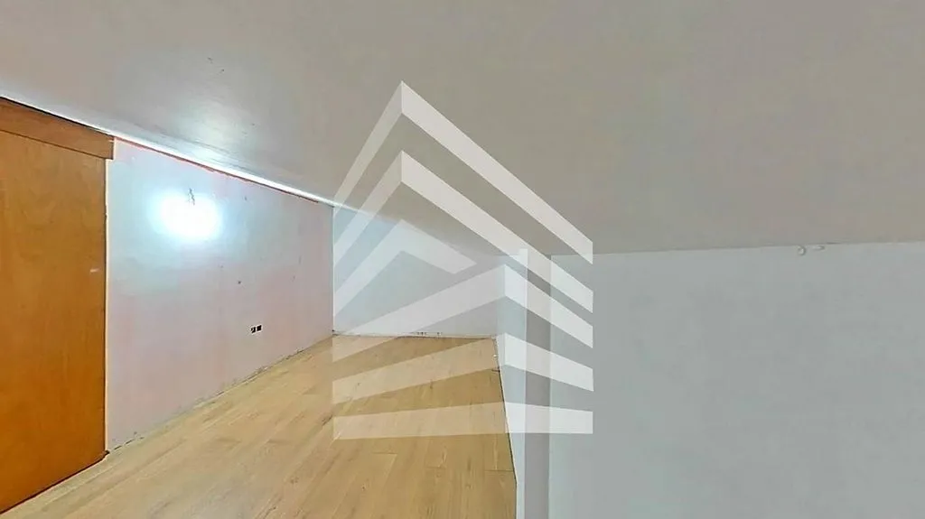 Entrée - Duplex with Terrace in Terrassa