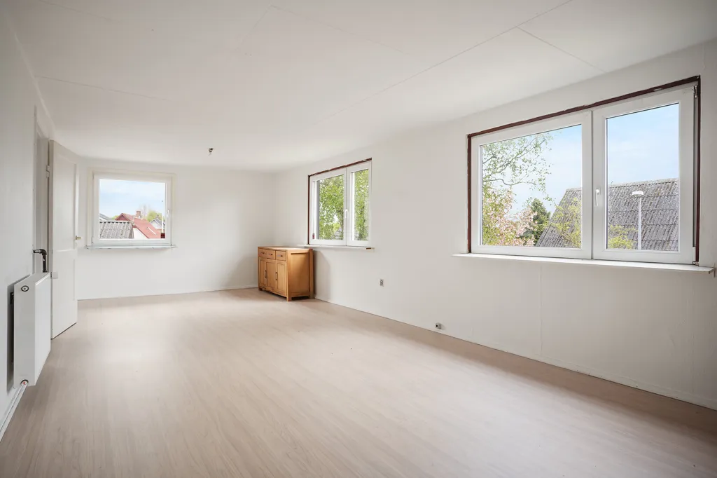 Toad - Villa with Multiple Units in Knudstrup