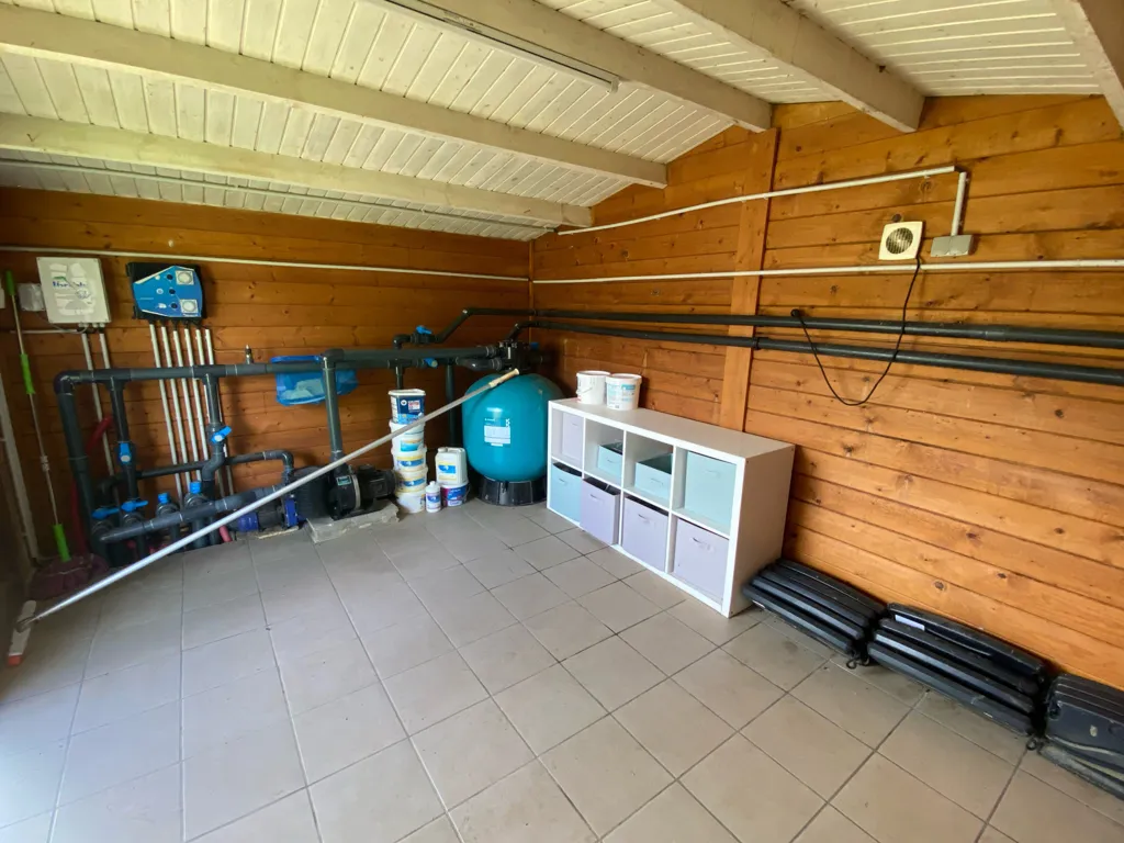 Utility Room - Renovated House with Pool near Pont de Veyle