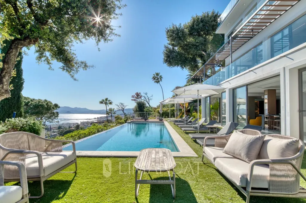 Piscine - Villa de luxe avec vue mer à Cannes