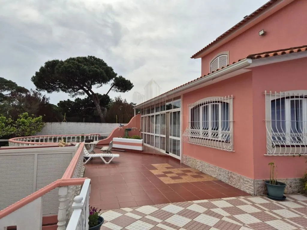 Terrace - Luxury House with Pool in Sintra