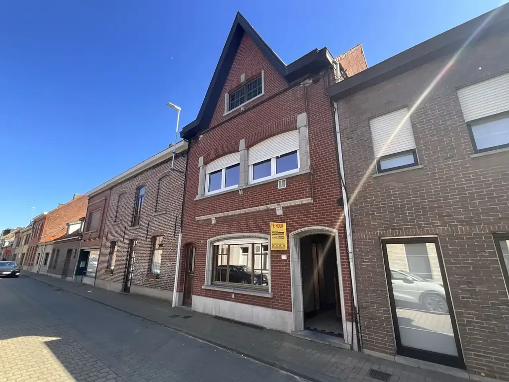 Välivaade - Spacious House with Stately Facade in Wevelgem