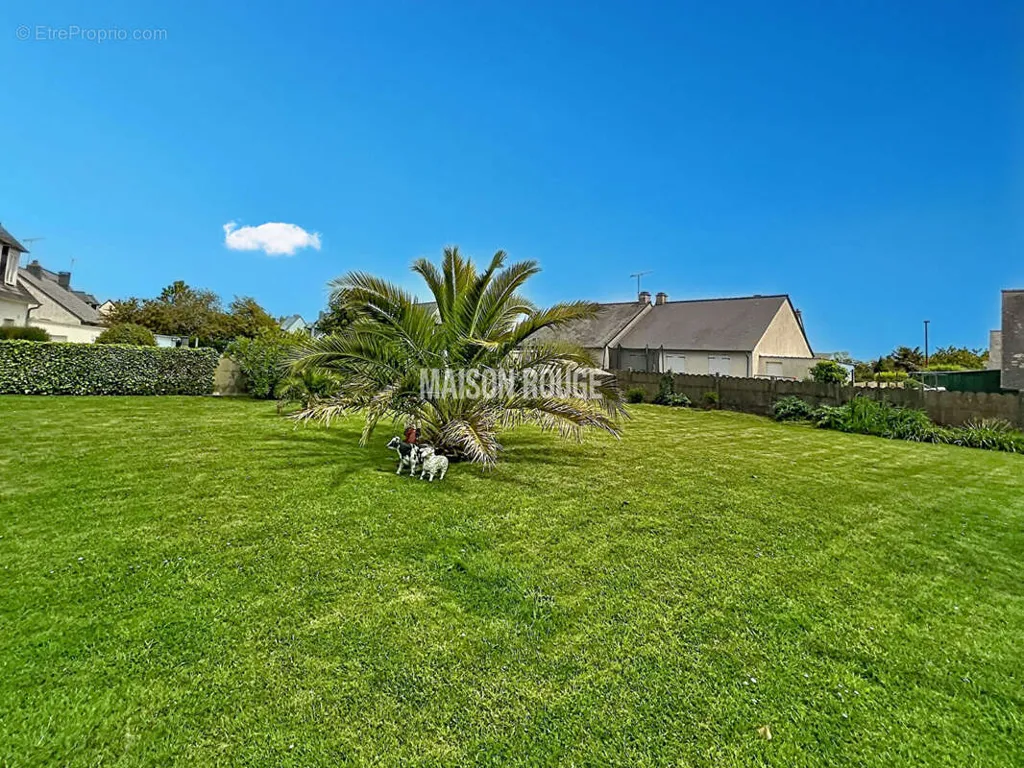 Garden - Constructible Land with Garden in Hirel