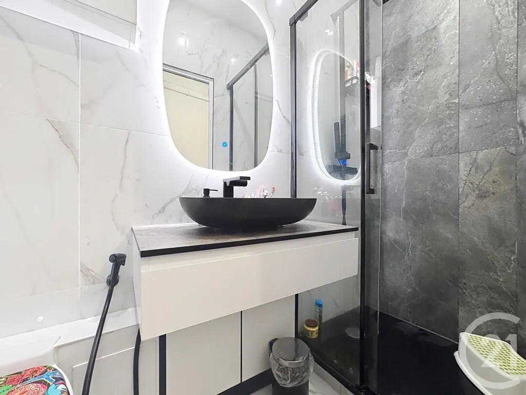 Vannitoad - Furnished Flat with View in Charenton Centre