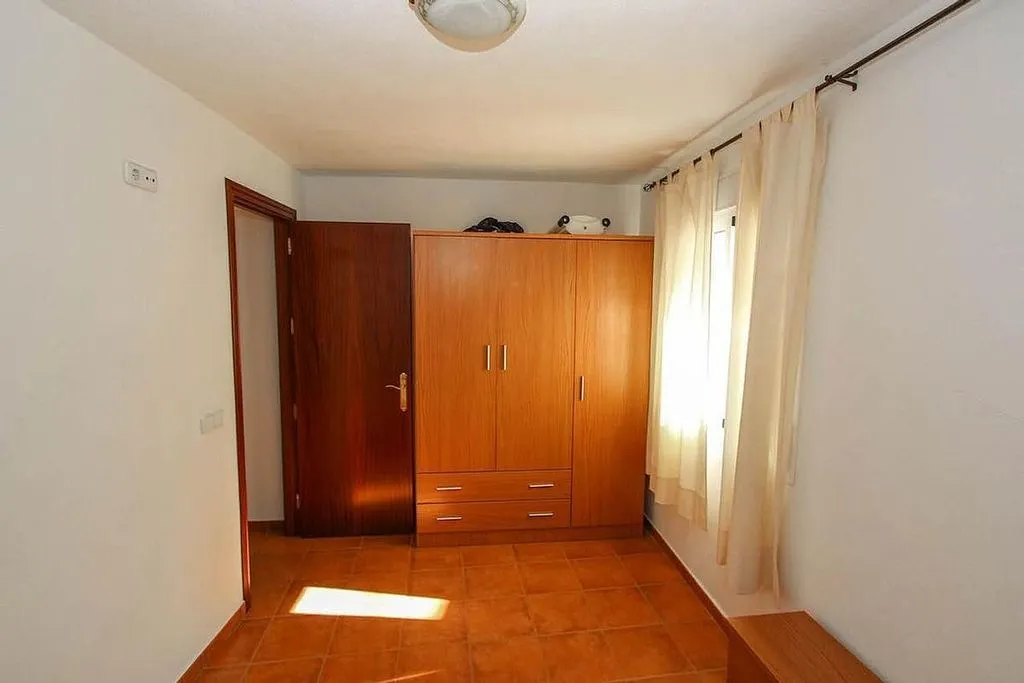 Esik - Adjoined House with Terrace in Guaro