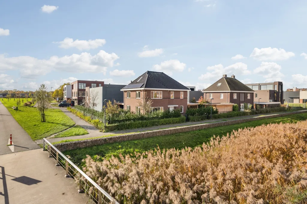 Välivaade - Detached House with Business Hall in Breda