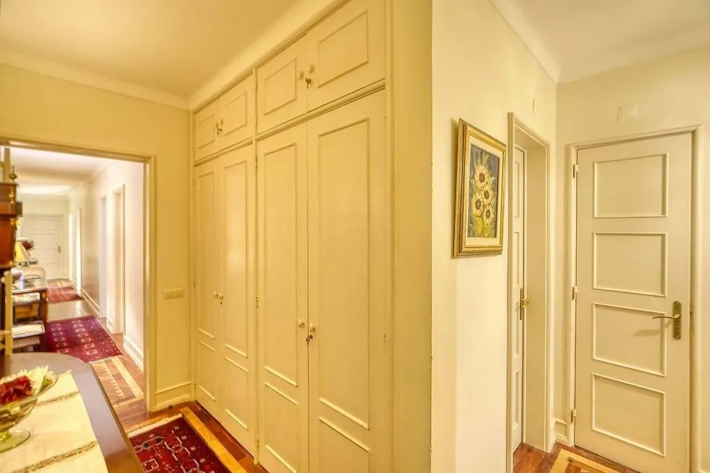 Esik - Luxury Flat with 5 Bedrooms in Avenidas Novas