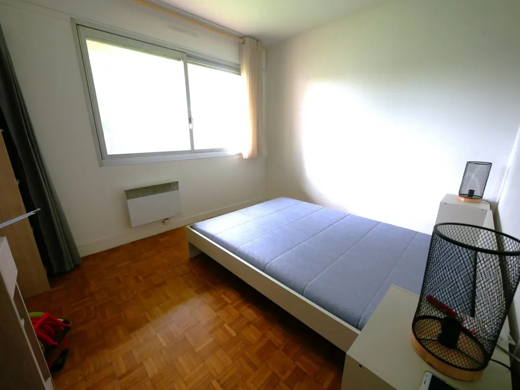 Chambres - Appartement Meublé avec Ascenseur à Garches