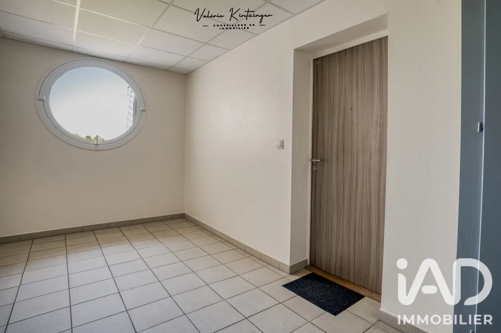 Entrée - Appartement avec Balcon et Garage à Manom