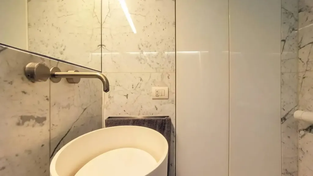 Vannitoad - Historic Two-Bedroom Apartment in Capodimonte, Ancona
