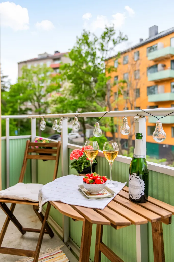 Balcon - Apartment with Balcony in Råsunda