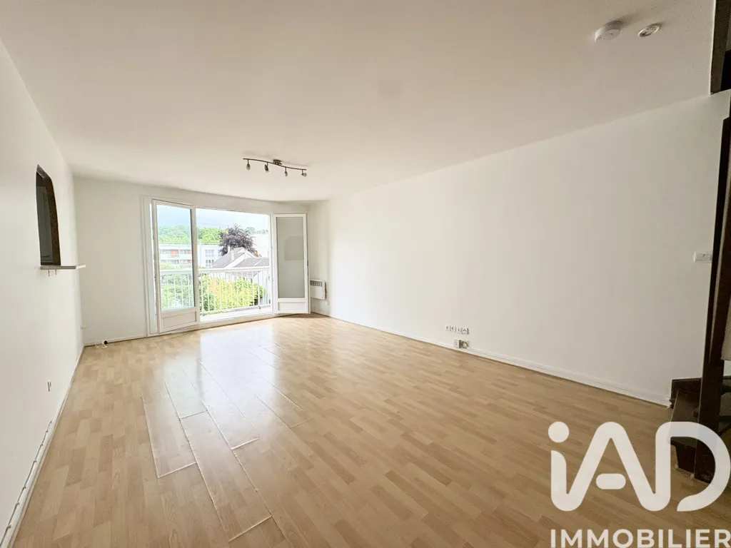 Séjour - Duplex 4 Pièces avec 2 Boxes à Montmagny