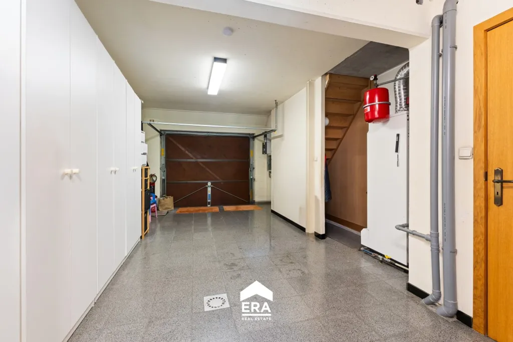 Garage - Maison Familiale au Calme avec Jardin à Lichtervelde