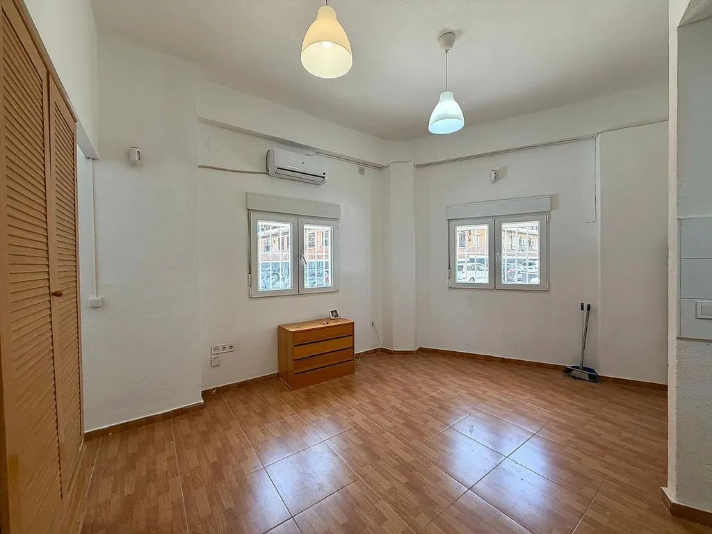 Toad - 2-Bedroom Flat with Air Conditioning in Villaverde Alto