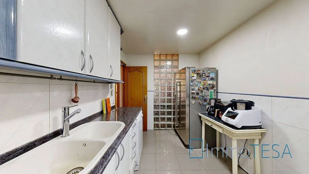 Cuisine - Apartment with Balcony in Barberà del Vallès