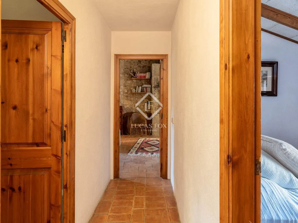 Hallway - Traditional Stone Cottage with Pool in Bàscara