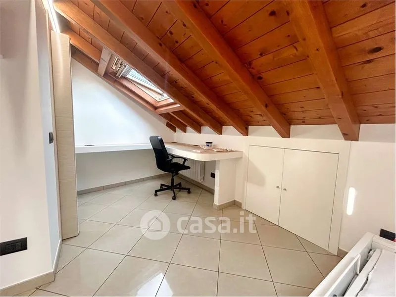 Pièces - Two-Bedroom Flat with Balcony in Cislago