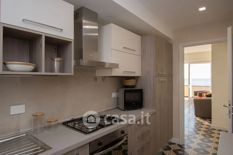Köök - Seafront Apartment with Balcony in Finale Ligure
