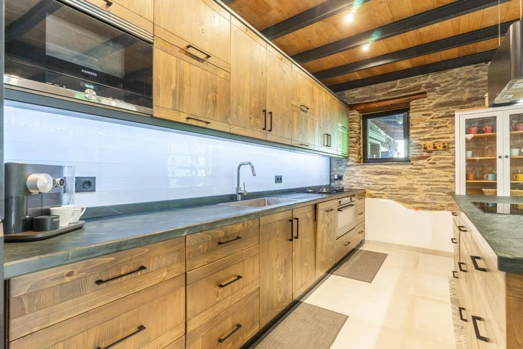 Cuisine - Restored Chalet with River Walk Access in Lugo