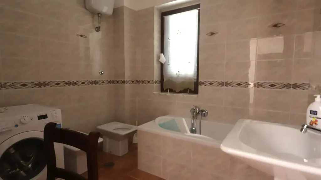 Salles de bain - Spacious Rental Apartment with Balcony in Santa Maria Capua Vetere
