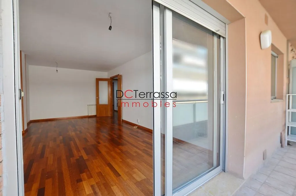 Balcony - Apartment with Balcony in Vallparadís, Terrassa