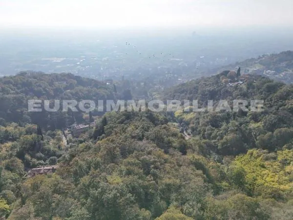 Rustic Property with Panoramic Views in Brescia