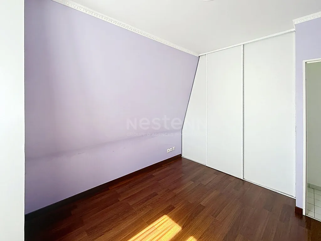 Toad - 2-Bedroom Apartment with Private Parking in Lamorlaye